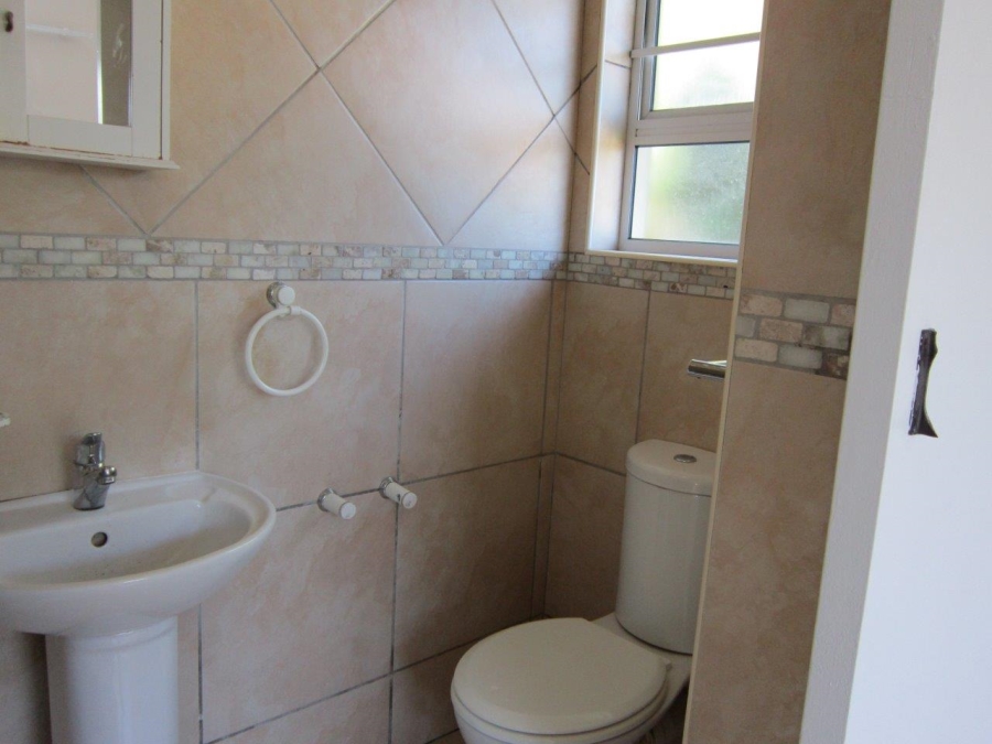 To Let 3 Bedroom Property for Rent in Beacon Bay Eastern Cape